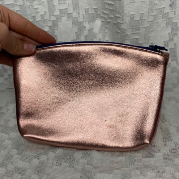 Ipsy And off she went to change with world Pink Metallic Glam Makeup Bag - Picture 2 of 2